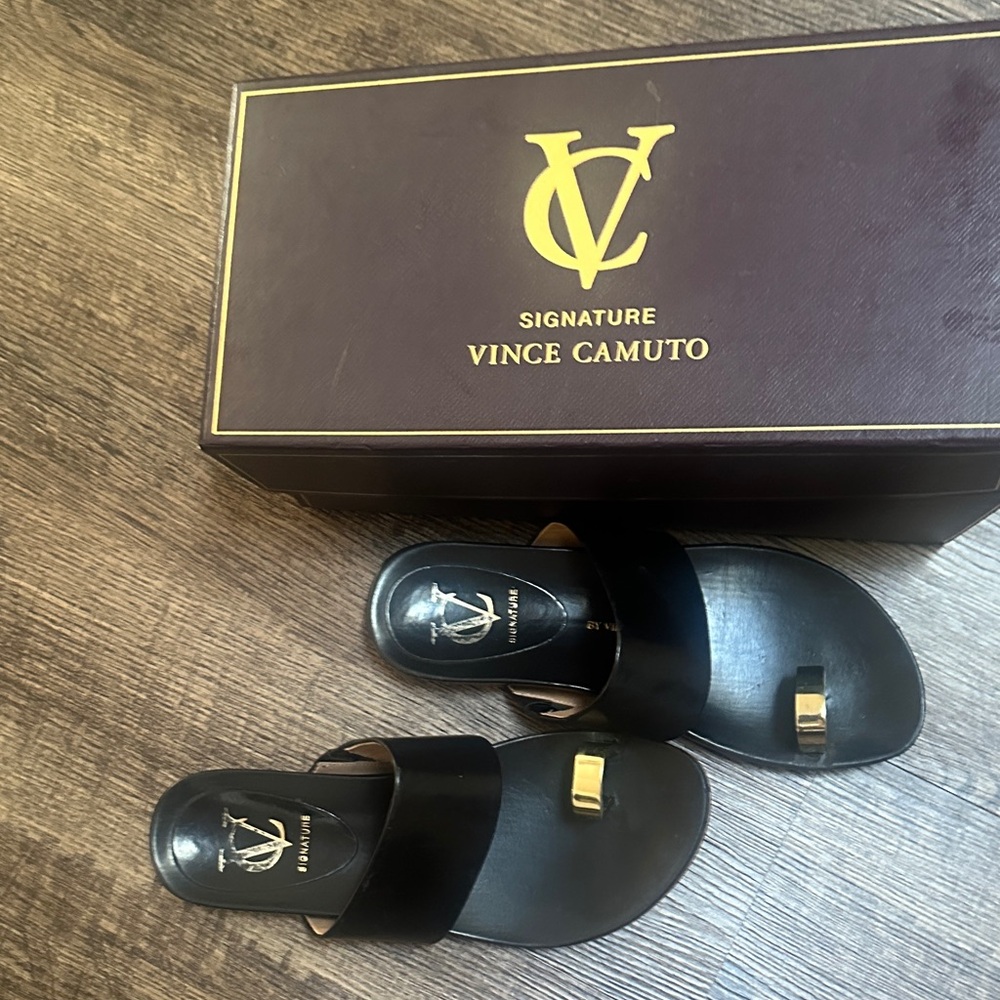 Vince Camuto Black and Gold women’s Flip-Flops